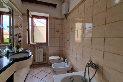 Santa Maria delle Mole – villino zona centrale – ampia metratura.