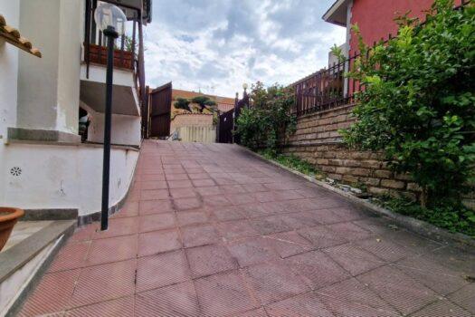 Santa Maria delle Mole – villino zona centrale – ampia metratura.