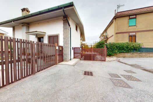 Santa Maria delle Mole – villino zona centrale – ampia metratura.