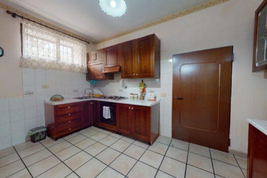 Santa Maria delle Mole – villino zona centrale – ampia metratura.