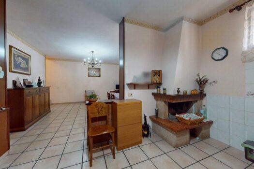 Santa Maria delle Mole – villino zona centrale – ampia metratura.