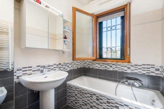 Santa Maria delle Mole – Trilocale in elegante palazzina-