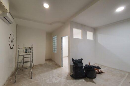 Santa Maria delle Mole -Negozio in centro comm.le –