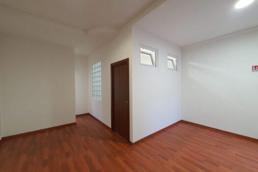 Santa Maria delle Mole -Negozio in centro comm.le –