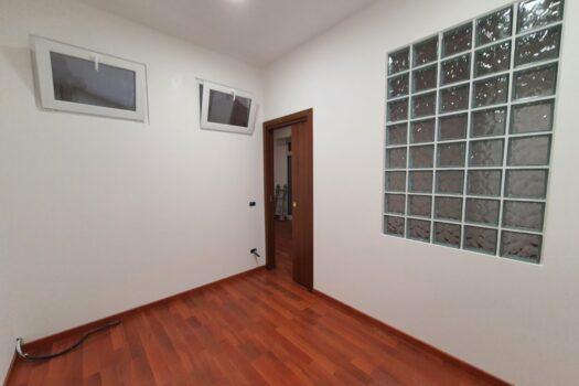 Santa Maria delle Mole -Negozio in centro comm.le –