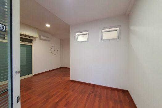 Santa Maria delle Mole -Negozio in centro comm.le –