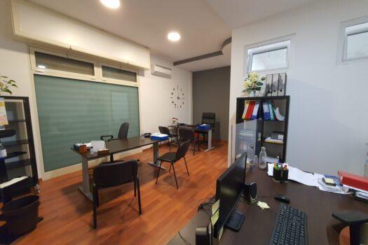 Santa Maria delle Mole -Negozio in centro comm.le –