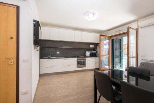 Santa Maria delle Mole – Trilocale in elegante palazzina-