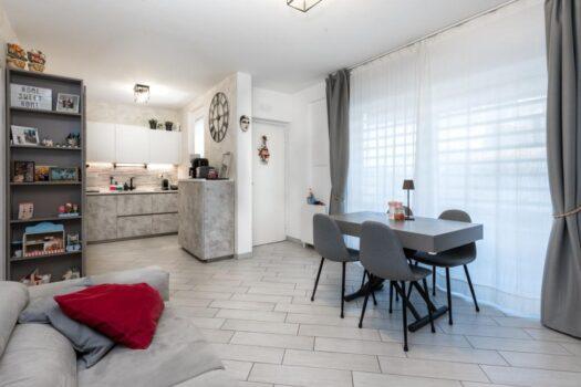 Frattocchie – Ampio trilocale indipendente –