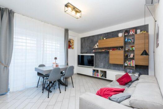 Frattocchie – Ampio trilocale indipendente –