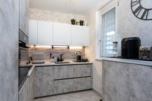 Frattocchie – Ampio trilocale indipendente –