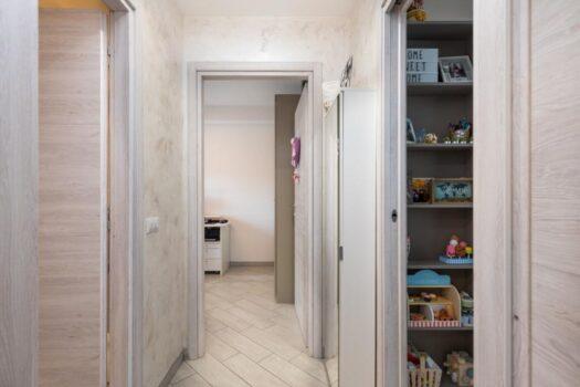 Frattocchie – Ampio trilocale indipendente –