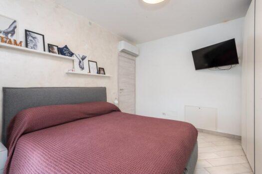 Frattocchie – Ampio trilocale indipendente –