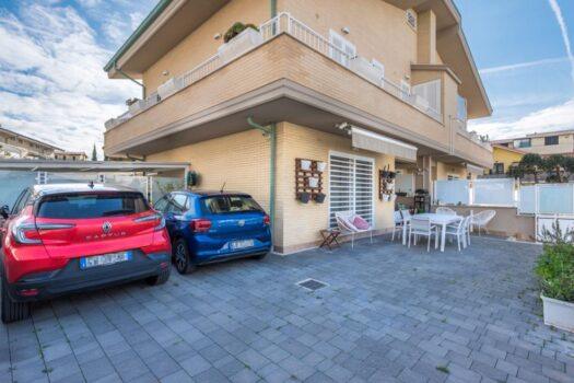 Frattocchie – Ampio trilocale indipendente –