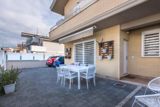 Frattocchie – Ampio trilocale indipendente –