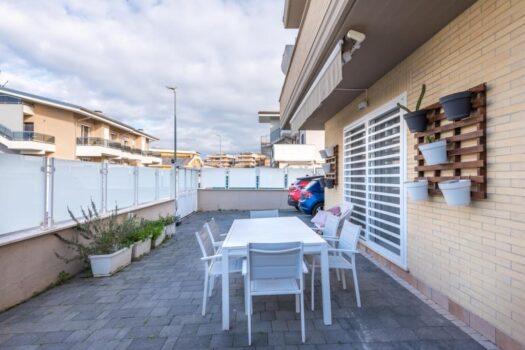 Frattocchie – Ampio trilocale indipendente –