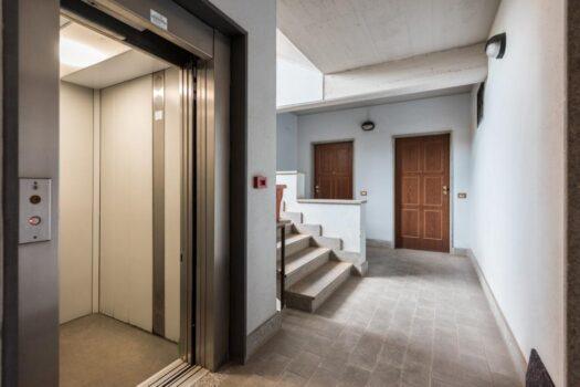 CASTEL GANDOLFO – Ampio trilocale buono stato –