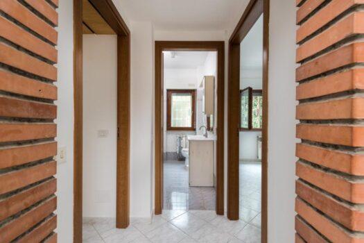 CASTEL GANDOLFO – Ampio trilocale buono stato –