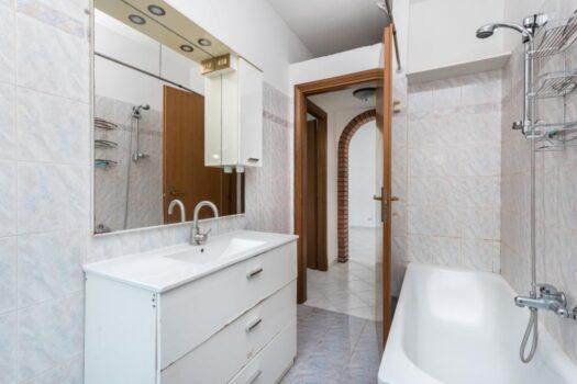 CASTEL GANDOLFO – Ampio trilocale buono stato –