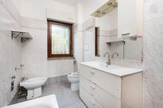 CASTEL GANDOLFO – Ampio trilocale buono stato –