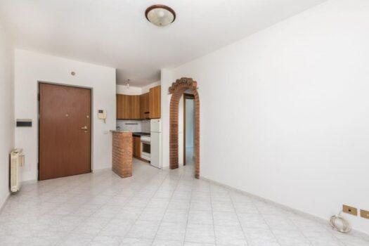 CASTEL GANDOLFO – Ampio trilocale buono stato –