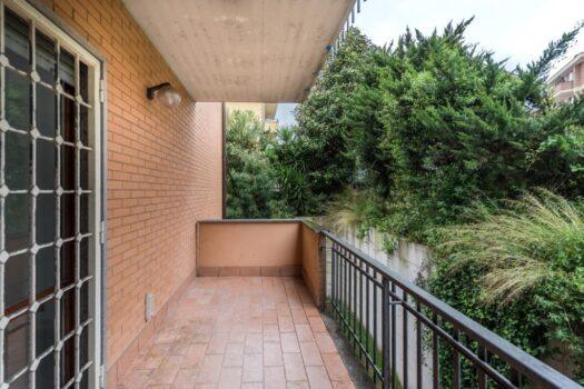 CASTEL GANDOLFO – Ampio trilocale buono stato –