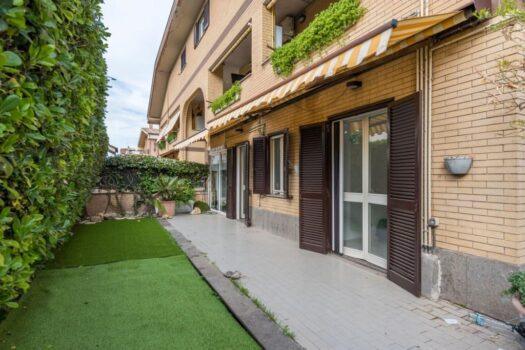 CIAMPINO – trilocale con ampio giardino –