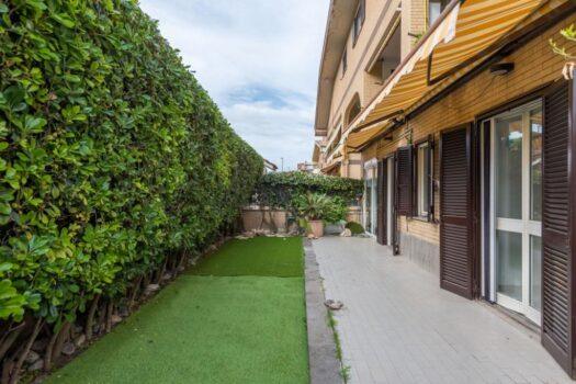 CIAMPINO – trilocale con ampio giardino –