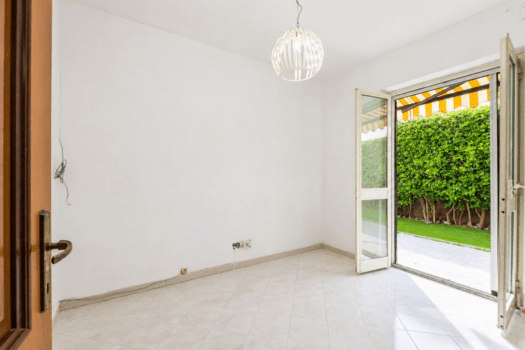 CIAMPINO – trilocale con ampio giardino –