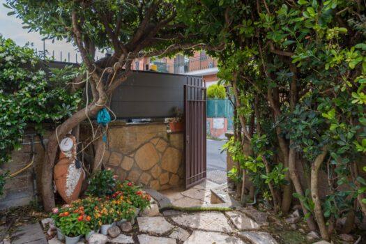 CIAMPINO – trilocale con ampio giardino –