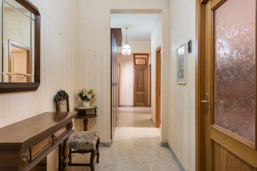 PIGNETO – AMPIA METRATURA CON TERRAZZO –