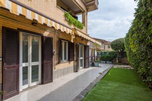 CIAMPINO – trilocale con ampio giardino –