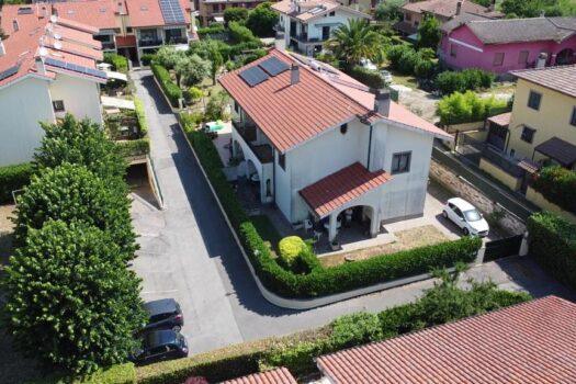 GROTTAFERRATA -Villa in contesto residenziale –