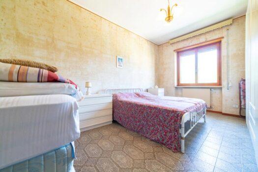GROTTAFERRATA -Villa in contesto residenziale –
