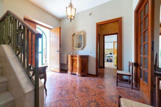 GROTTAFERRATA -Villa in contesto residenziale –