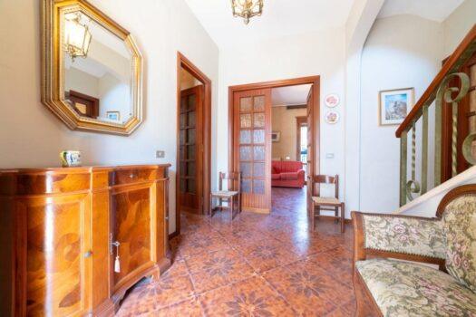 GROTTAFERRATA -Villa in contesto residenziale –