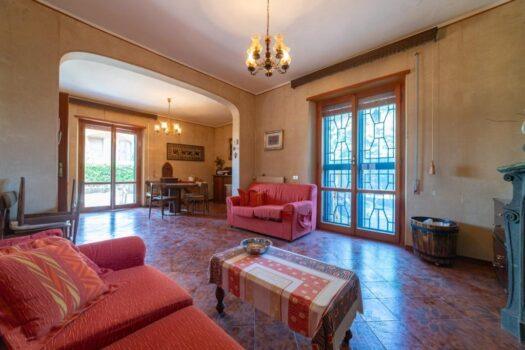 GROTTAFERRATA -Villa in contesto residenziale –