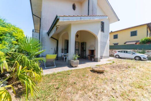 GROTTAFERRATA -Villa in contesto residenziale –