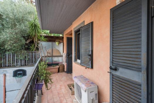 Marino- Castelluccia- ampio bilocale indipendente con box auto