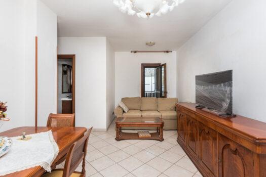 Marino- Castelluccia- ampio bilocale indipendente con box auto