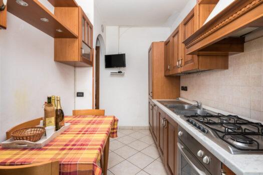 Marino- Castelluccia- ampio bilocale indipendente con box auto
